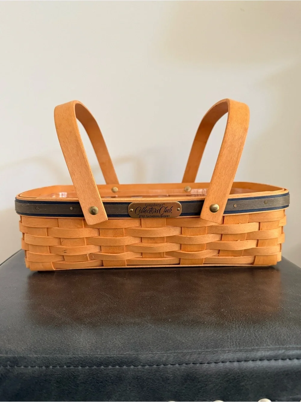 Longaberger 2001 Collectors Club Gathering Basket with Protector